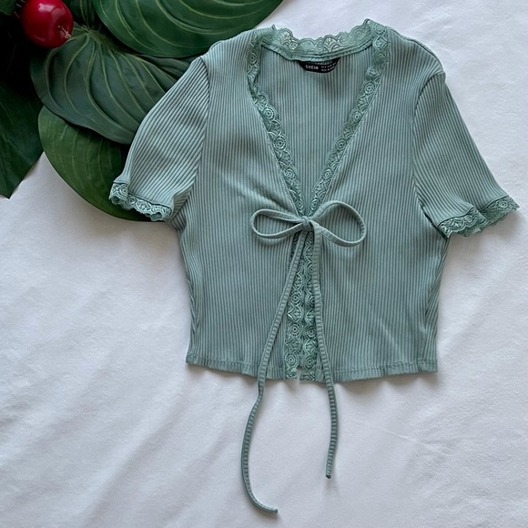 SHEIN Tops - SHEIN V-Neck Tie Front Short Sleeve Ribbed Cropped Seafoam Green Top w/Lace Med.